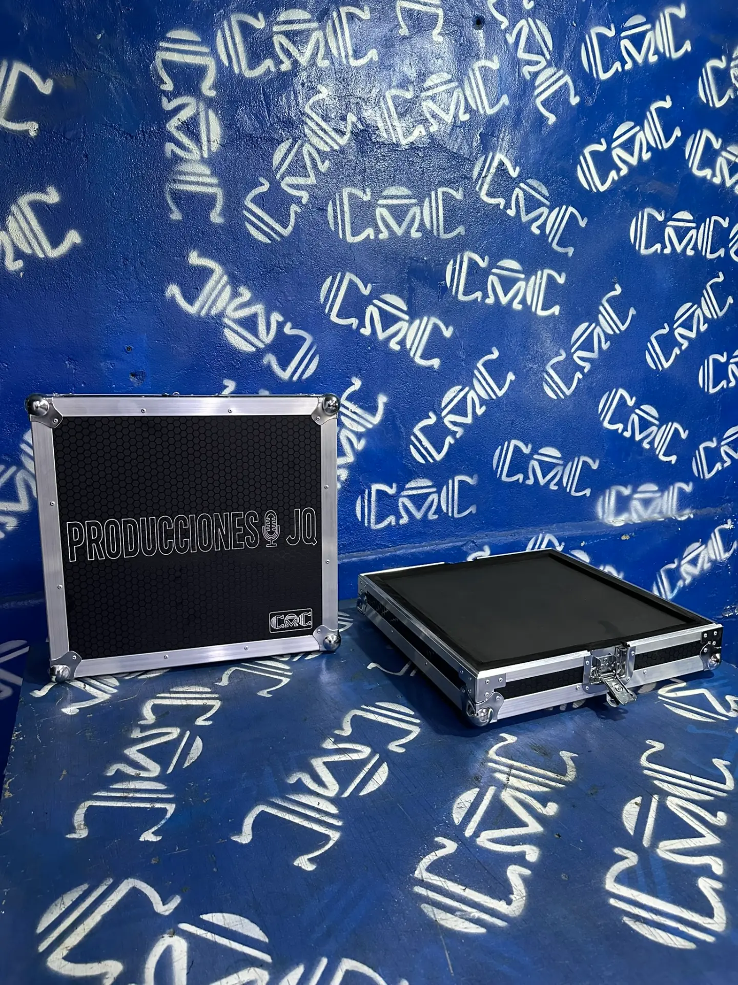 Case para consola de hasta 16 canales — Producciones JQ — Grabado con la marca del cliente.