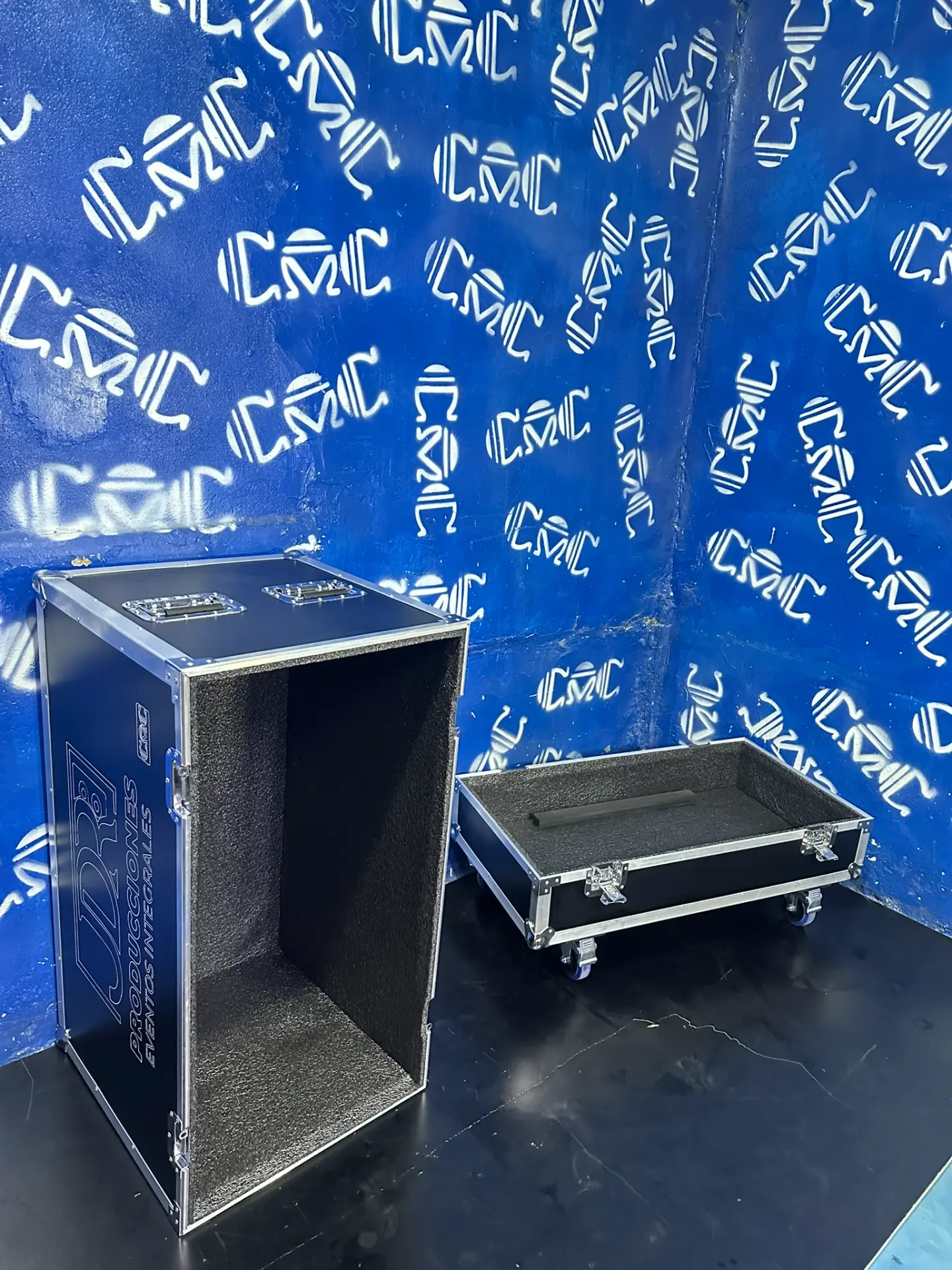 Case para 2 Avanda 210 abierto — Interior forrado con protección para cada cabina.