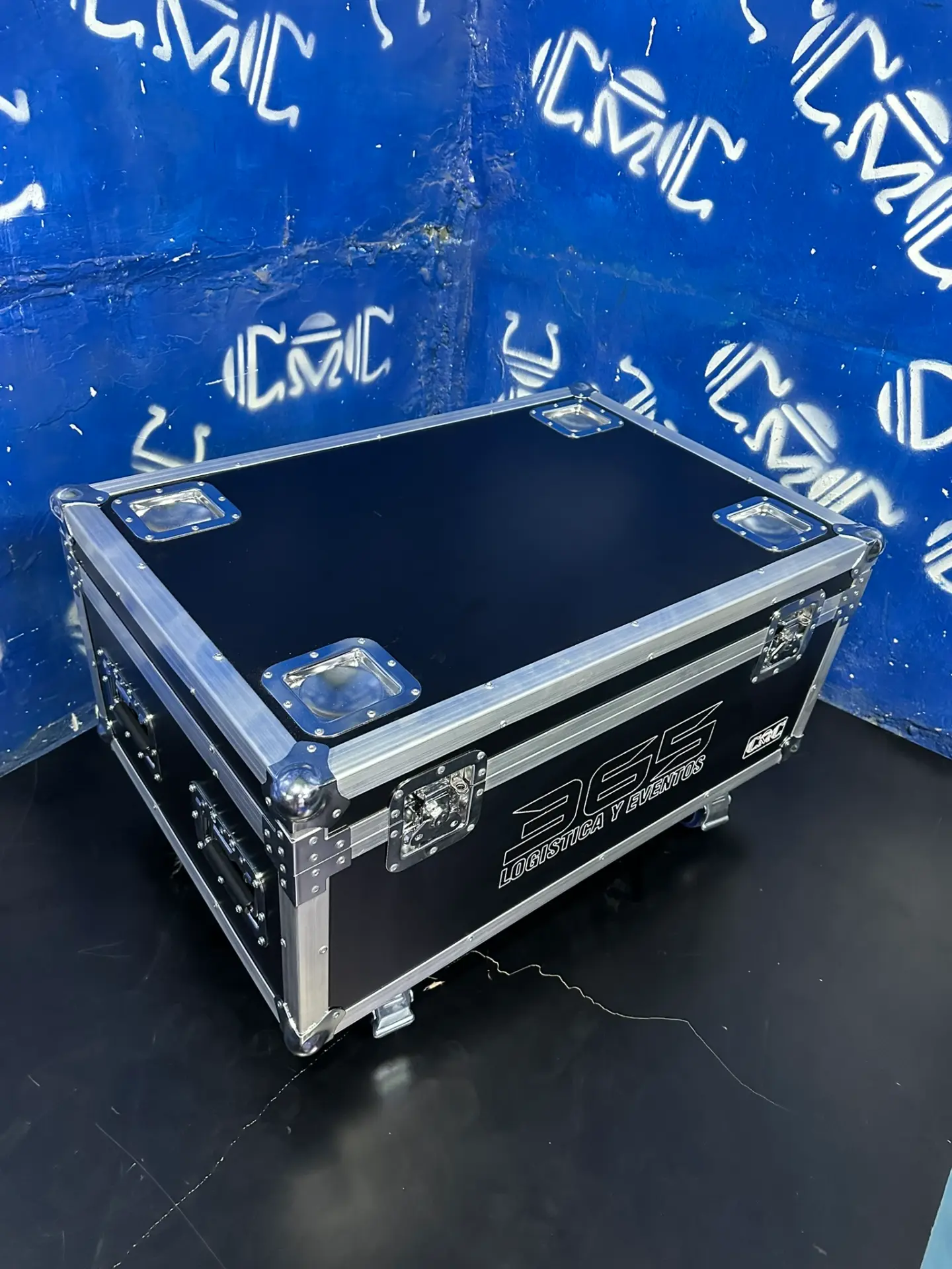Case para 6 pares LED — 3ES — Seis luces protegidas, organizadas y listas para transportar.