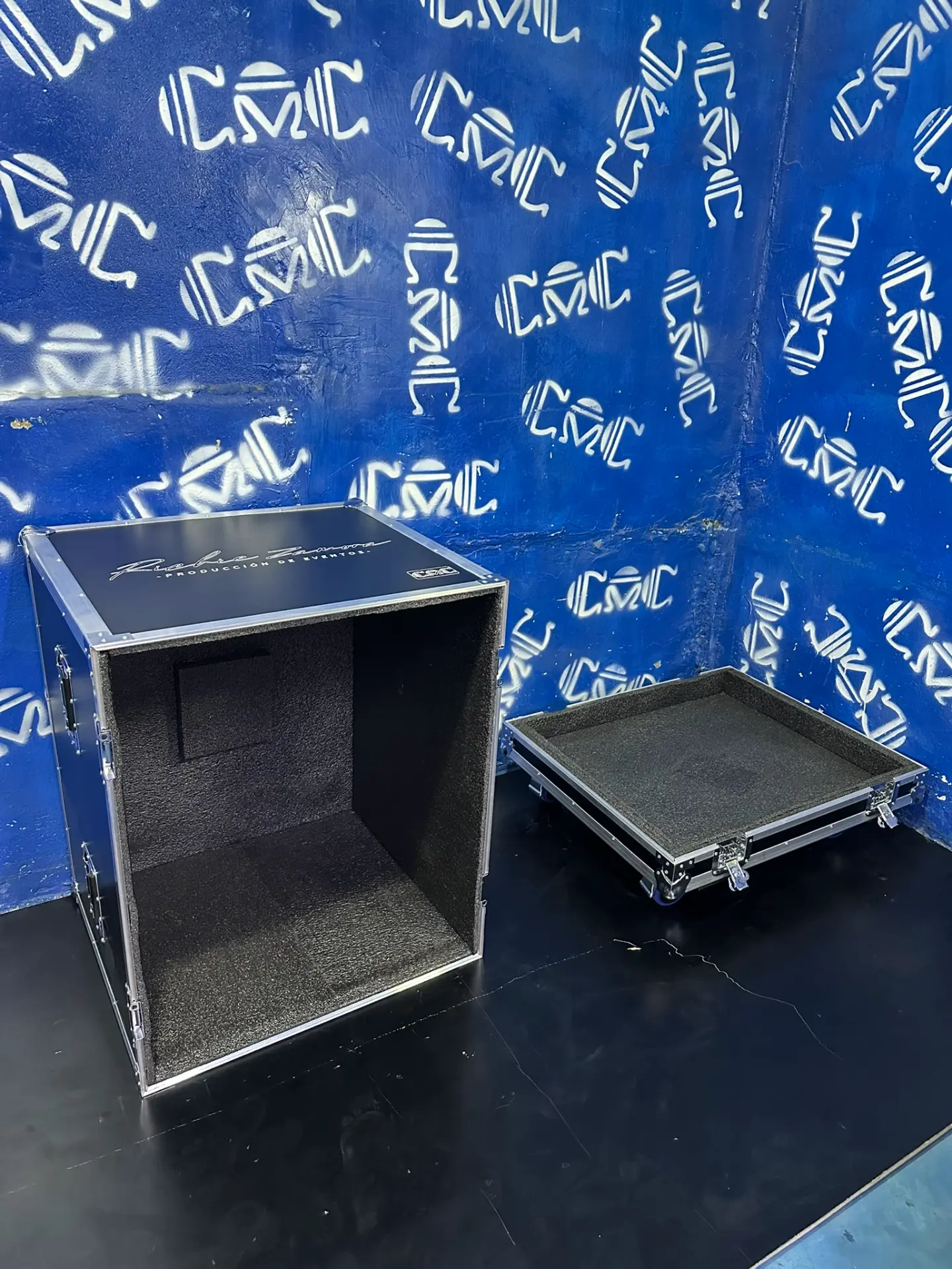 Case individual para bajo HK — Richie Zamora — Case a la medida para tu bajo HK, grabado con la marca del cliente.