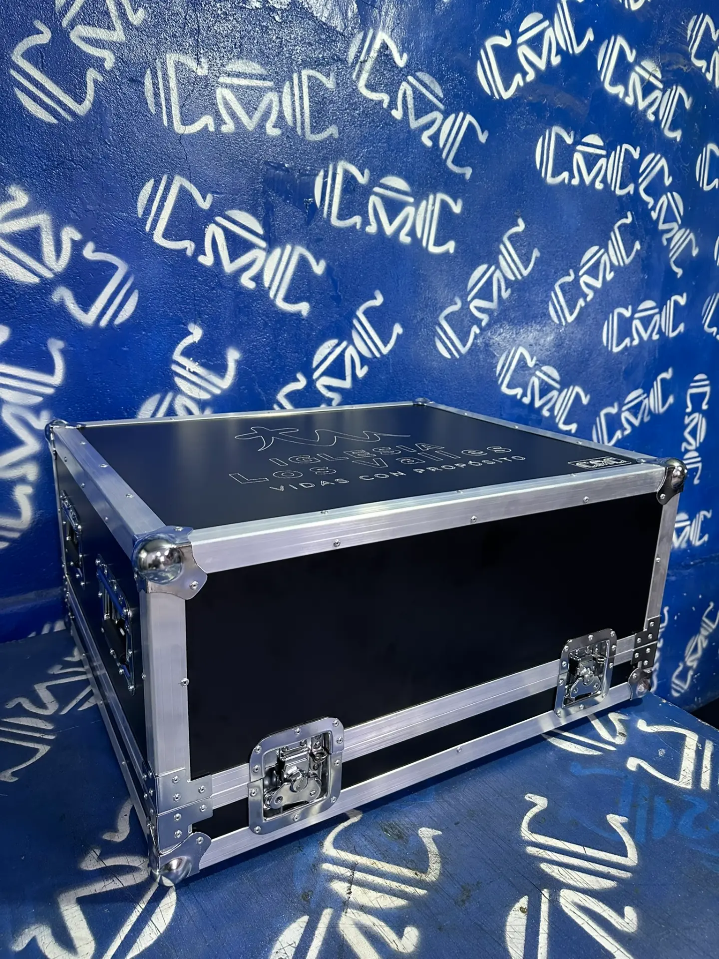 Case estándar consola X32 Compact — Iglesia Los Valles — Grabado con la marca del cliente.