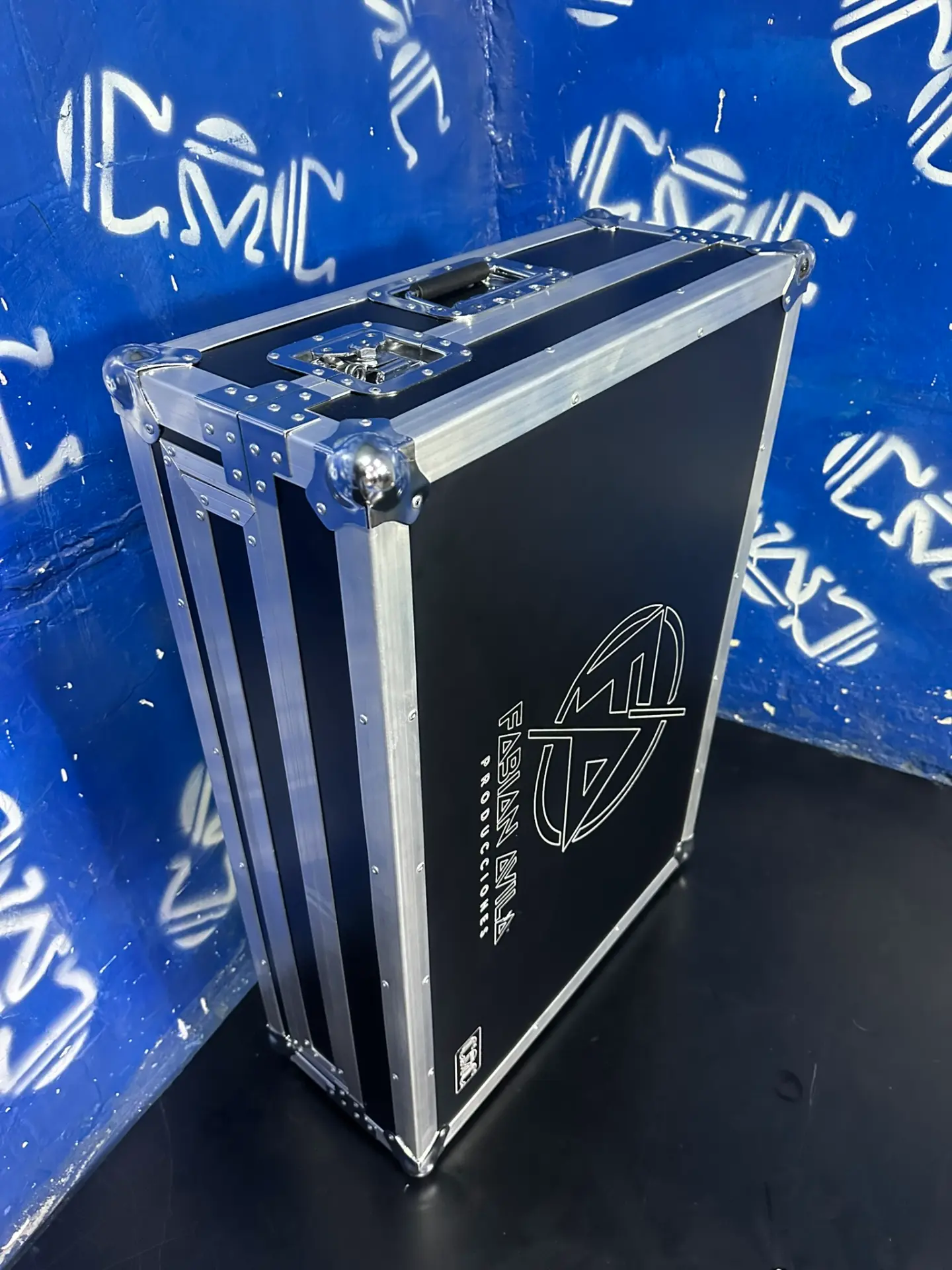 Case para controlador Pioneer RX3 — Fabián Avila — Grabado con la marca del cliente y herrajes reforzados.