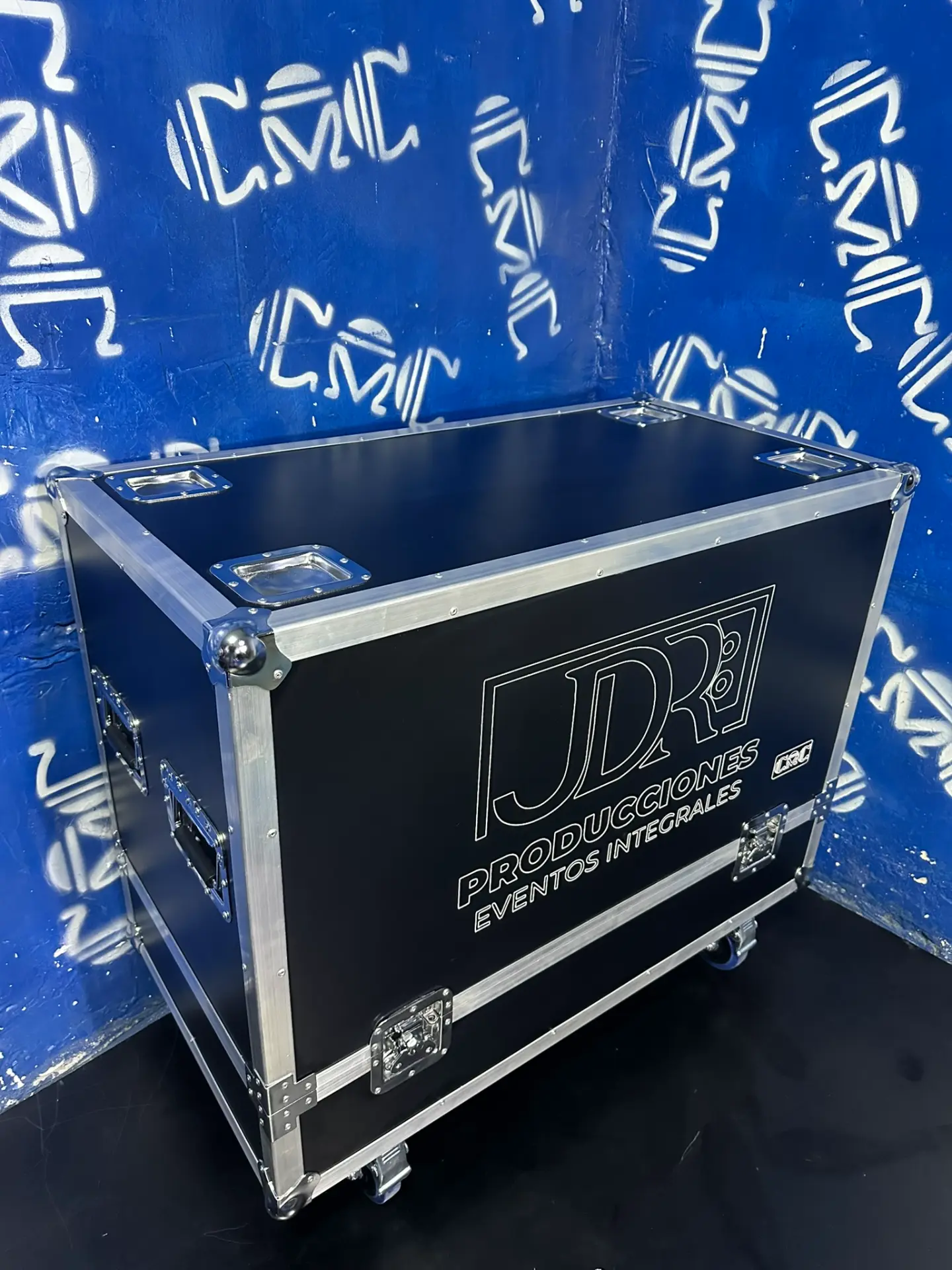 Case para 2 Avanda 210 — JDR Producciones — Grabado con la marca del cliente, sobre ruedas.