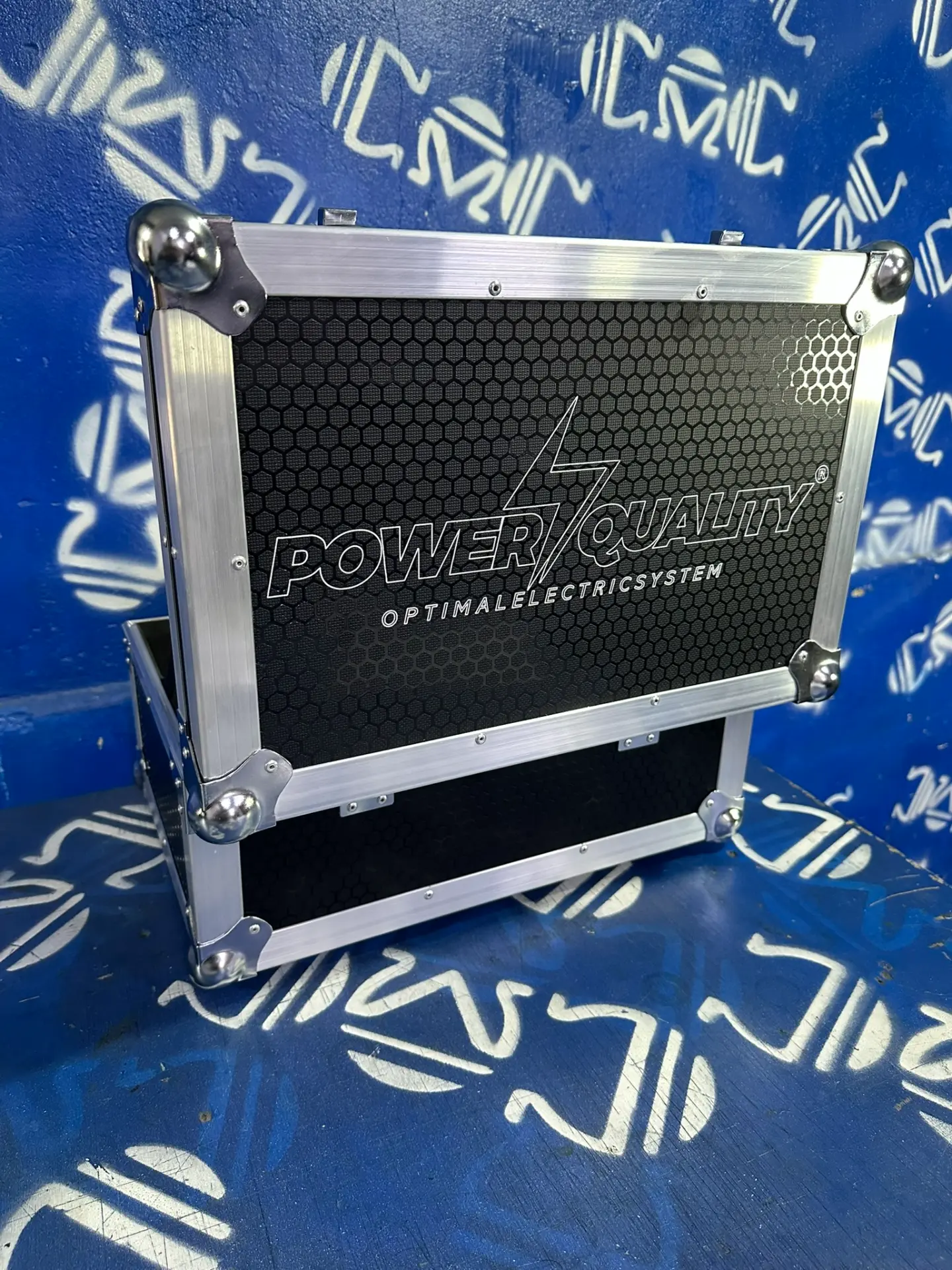 Mini baúl Power Quality — tapa grabada — Tapa con el grabado de Power Quality Optimal Electric System.