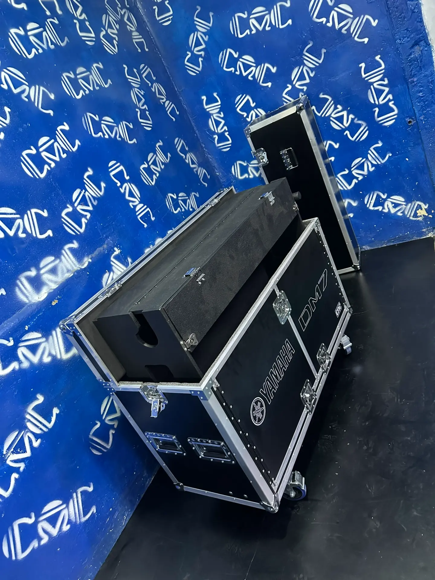 Case mesa DM7 — tapa desmontable — Tapa independiente y espuma protectora para la consola.